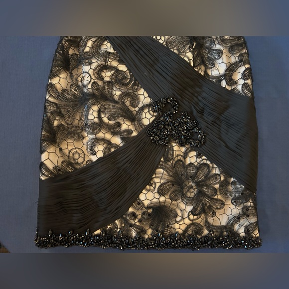 Lace Beaded Off-the-Shoulder Mac Duggal Dress, size 4 - Picture 4 of 13